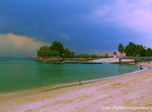 File:Siloso Beach, Sentosa, Singapore - 20140213.jpg - Wikimedia Commons