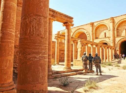 Fael:Crazy Troop Visit Ancient Ruins of Hatra 6.jpg - Wikipedia