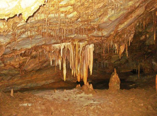 File:Inside the Gadime Cave.jpg - Wikimedia Commons