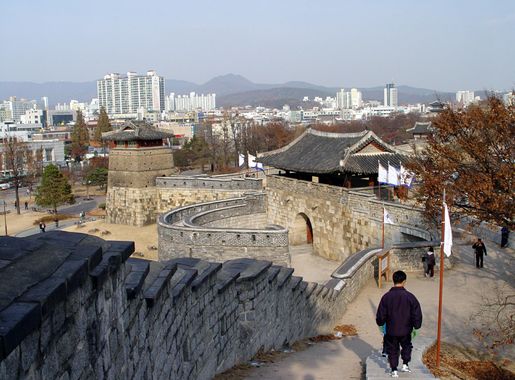 File:Hwaseomun and Seobuk Gongsimdon - 2008-11-23.JPG - Wikipedia