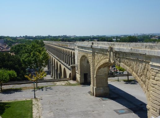 Fichier:235 Montpellier L'aqueduc Saint-Clément vu depuis la promenade du  Peyrou.JPG — Wikipédia