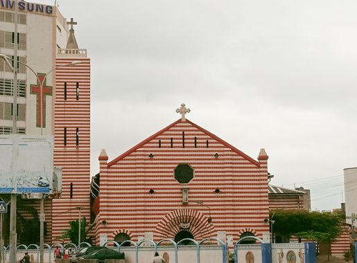 File:Cathédrale Notre-Dame-de-Miséricorde de Cotonou, Bénin 15.jpg -  Wikimedia Commons