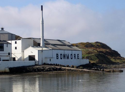 File:Distillerie bowmore.jpg - Wikimedia Commons