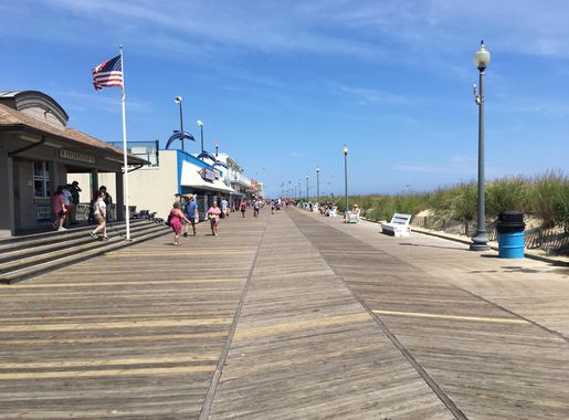File:Rehoboth Beach boardwalk at Delaware Avenue looking north.jpeg -  Wikimedia Commons