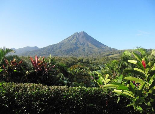 File:Arenal volcano. Costa Rica.jpg - Wikimedia Commons
