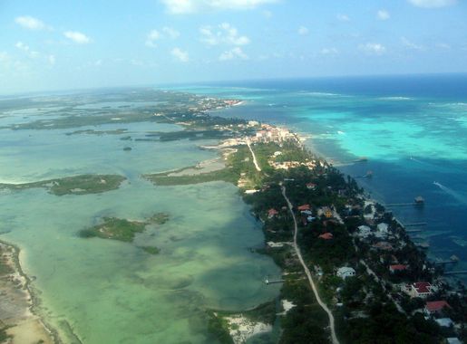 File:Ambergris Caye, Belize.jpg - Wikimedia Commons