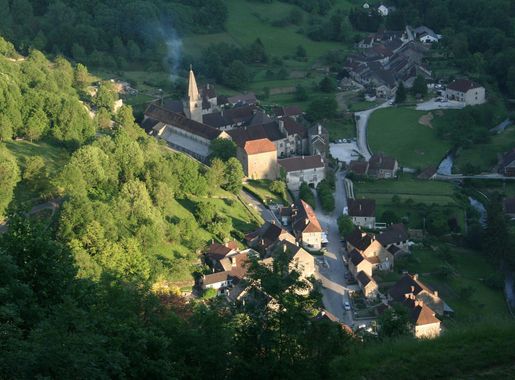 File:0 Baume-les-Messieurs - village 1.JPG - Wikimedia Commons