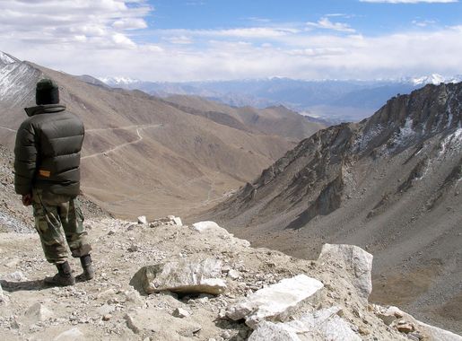 File:Khardung La (pass), Checkpoint, Ladakh, India, Himalaya.jpg -  Wikimedia Commons