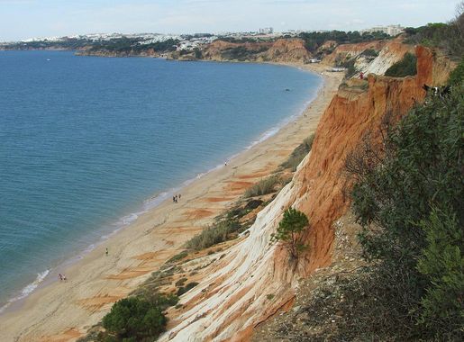 File:11 November 2016, Praia da Falésia, Olhos de Água (2).JPG - Wikimedia  Commons