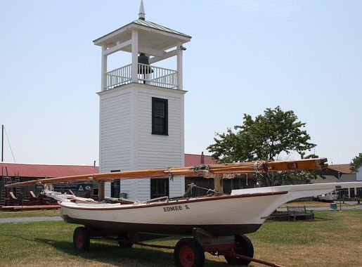 File:Log Canoe Edmee S and Point Lookout Tower.jpg - Wikipedia