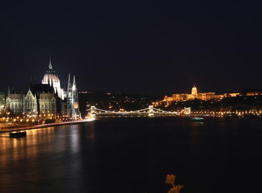 File:Budapest Danube panorama 4.jpg - Wikimedia Commons