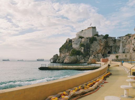 File:Rosia Bay, Gibraltar (21634579121).jpg - Wikimedia Commons