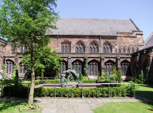 Файл:Chester Cathedral, Cloisters Garth.JPG — Википедия