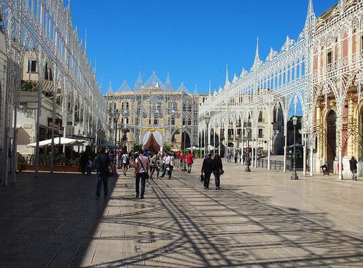 Datei:Bari Piazza Ferrarese Festival Sankt Nikolaus.jpg – Wikipedia