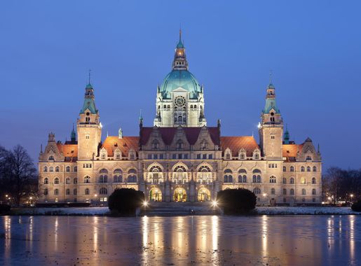 File:Neues Rathaus Hannover abends.jpg - Wikipedia