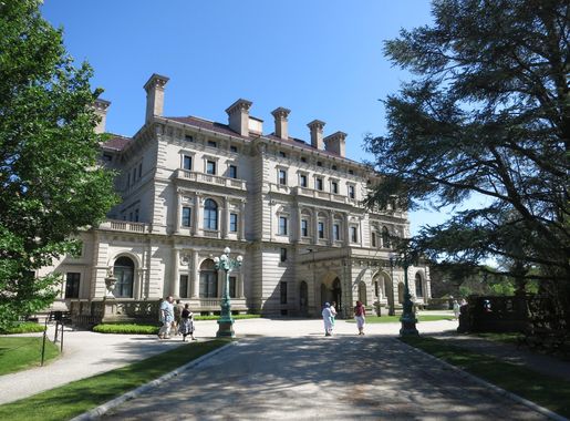 File:The Breakers Newport RI June 1, 2013.jpg - Wikimedia Commons