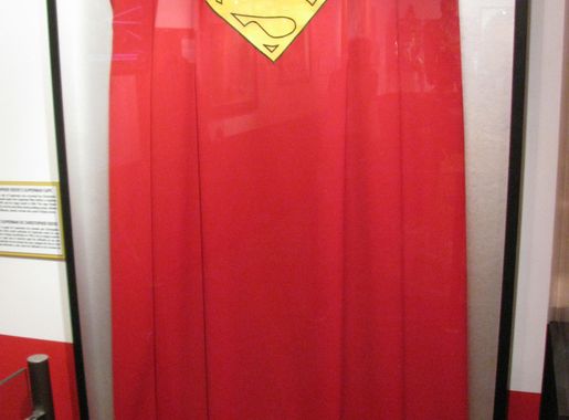 File:Ripley's Believe It or Not! Hollywood - Superman's Cape  (9306298648).jpg - Wikimedia Commons