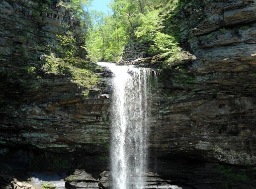 File:Cedar Falls Trail, Petit Jean State Park 010.jpg - Wikimedia Commons