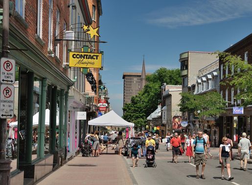 File:Rue St-Jean - Québec.jpg - Wikimedia Commons