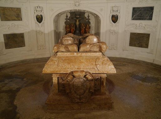 File:Graz Katharinenkirche Innen Gruft 2.JPG - Wikimedia Commons