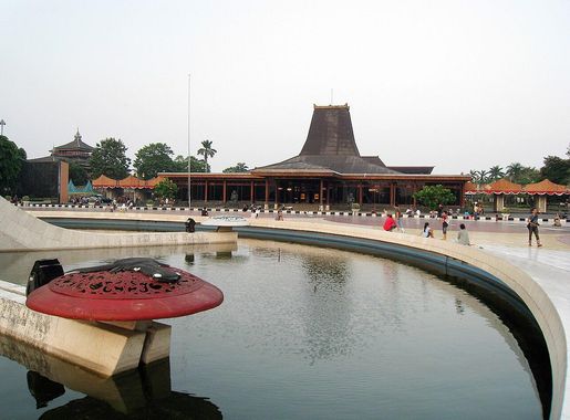 Berkas:TMII Sasono Utomo.JPG - Wikipedia bahasa Indonesia, ensiklopedia  bebas