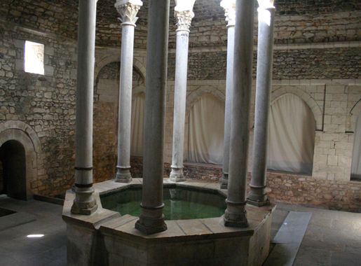 Archivo:Spain.Girona.Banys.Arabs.01.JPG - Wikipedia, la enciclopedia libre