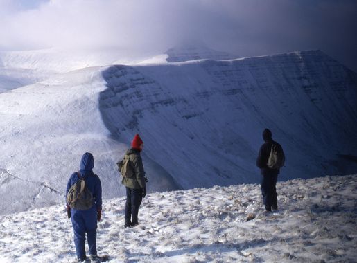 File:Brecon beacons in the snow arp.jpg - Wikimedia Commons