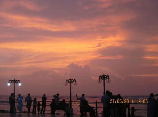 File:A sunset at mahi beach.jpg - Wikimedia Commons