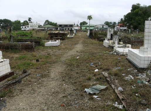 File:Paramaribo cemetery.JPG - Wikimedia Commons