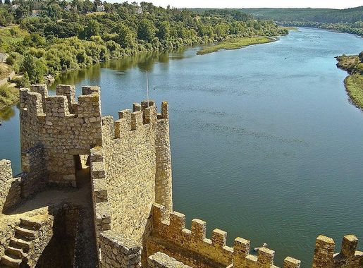 File:Castelo de Almourol - Portugal (4199939193).jpg - Wikimedia Commons