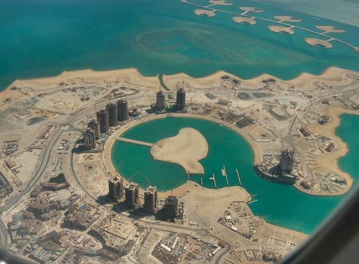 File:Construction of The Pearl Qatar in 2010.jpg - Wikimedia Commons