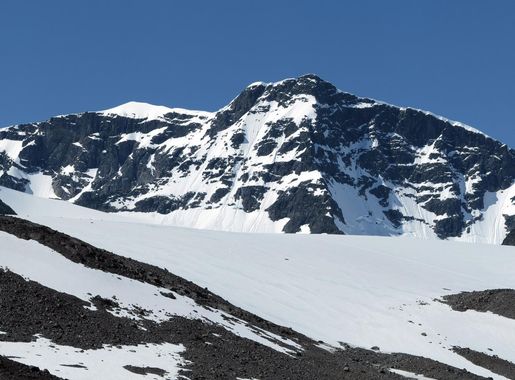 Ofbyld:Kebnekaise viewed from Tarfala valley - narrower crop.jpg - Wikipedy