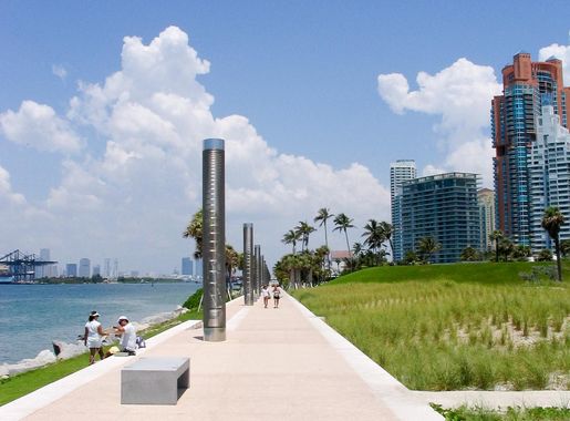 File:South Pointe promenade.jpg - Wikimedia Commons