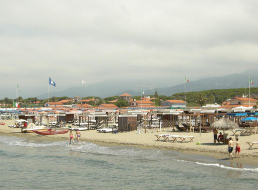 File:Forte Dei Marmi, beach 01.JPG - Wikimedia Commons