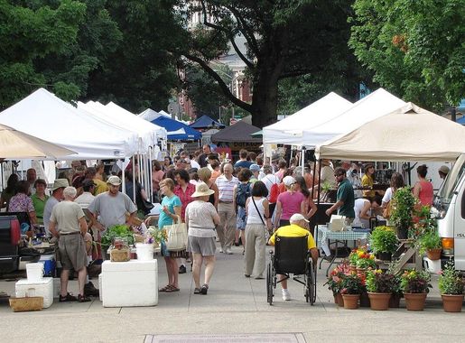 File:Market-sq-vendors-tn1.jpg - Wikimedia Commons