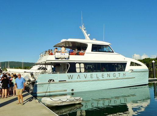 File:Wavelength IV, Port Douglas, 2015 (01).JPG - Wikimedia Commons