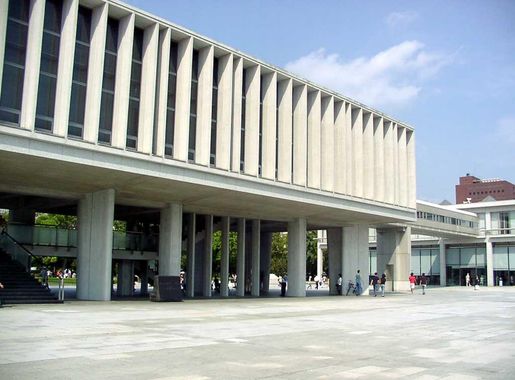 File:Hiroshima Peace Memorial Museum (right).jpg - Wikipedia