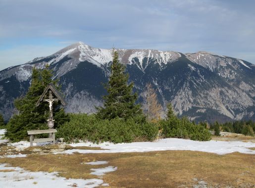 File:2017-11-02 (410) Gatterl Kreuz and view to Schneeberg at Rax, Austria.jpg  - Wikimedia Commons