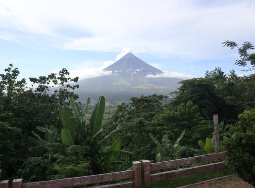 File:Mount Mayon view from Ligñon Hill (Legazpi, Albay; 04-20-2023).jpg -  Wikimedia Commons