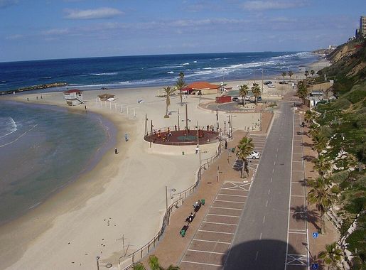 File:PikiWiki Israel 17539 Netanya sironit beach.JPG - Wikimedia Commons