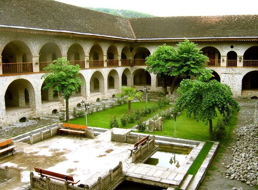 File:Caravanserai Hotel.jpg - Wikimedia Commons