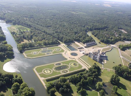 File:Parc-du-Château-de-Chantilly.JPG - Wikimedia Commons