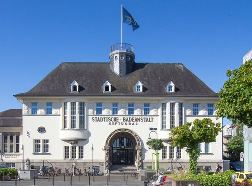 File:Neptunbad, Köln-Ehrenfeld-8466.jpg - Wikimedia Commons