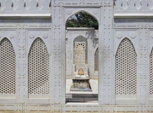 File:Bagh-e Babur garden in Kabul 02.jpg - Wikimedia Commons