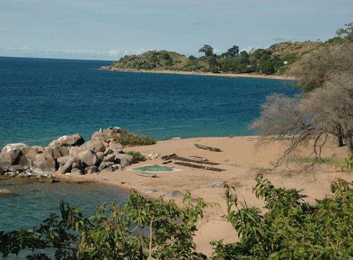 File:Likoma Island, Lake Malawi 0525.jpg - Wikimedia Commons
