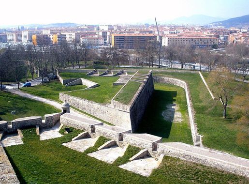 File:Pamplona - Baluarte del Redin 2.JPG - Wikimedia Commons