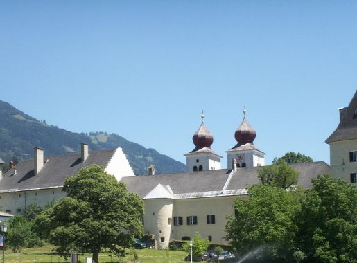 File:Millstatt Stift Westseite 02 2006.JPG - Wikimedia Commons