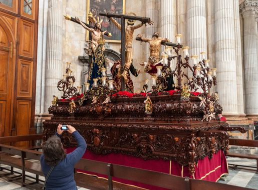 File:Inside of Cádiz Cathedral (6931279748).jpg - Wikimedia Commons