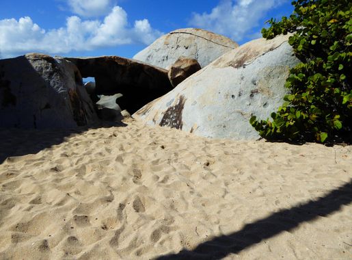 File:The Baths — Virgin Gorda Is., British Virgin Islands — footprints in  the sand .JPG - Wikimedia Commons