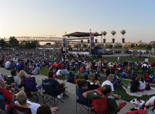 Thousands attend Independence Day concert and fireworks show in Shreveport  > 307th Bomb Wing > Article Display
